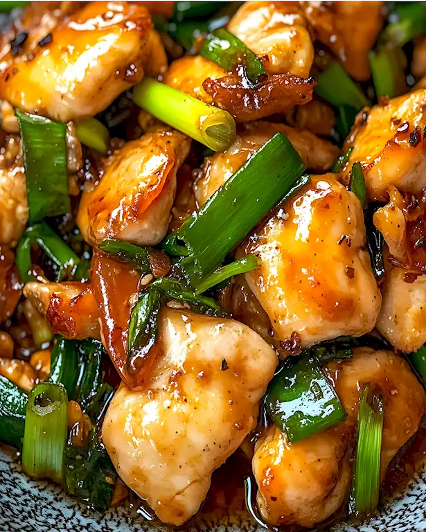 Asiatisches Frühlingszwiebel-Hähnchen: Schnelle Pfanne