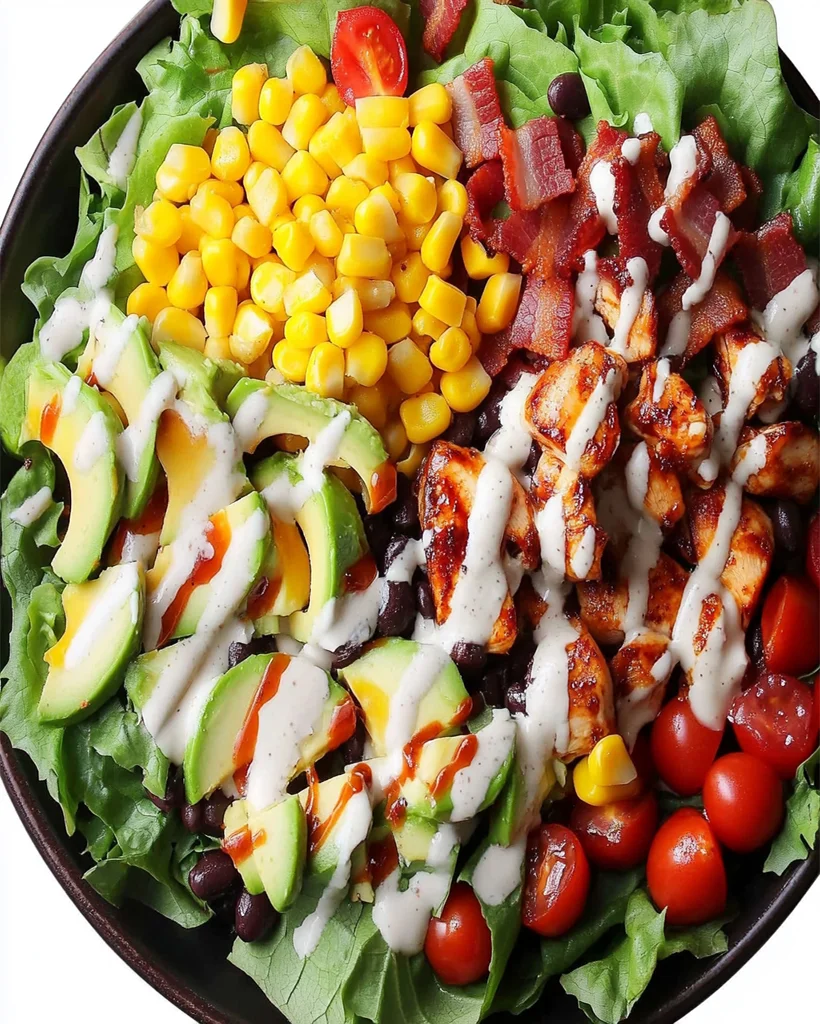 BBQ Ranch Cobb Salat mit gerösteten Kichererbsen