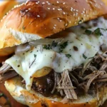 Crockpot Französisch Dip Sandwich mit zartem Fleisch und aromatischem Käse