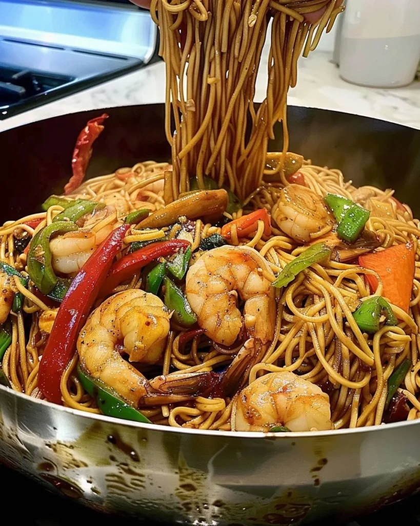 Shrimp Lo Mein mit rotem und grünem Pfeffer