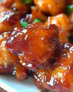 Köstliches süßes Hawaiianisches Hühnchen aus dem Crockpot in einer Schüssel.