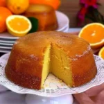 Saftiger Zitronencreme-Pfundkuchen auf einem Tisch serviert