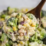 Amish-Brokkolisalat mit frischem Brokkoli und aromatischen Zutaten