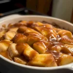 Frisch gebackene Karotten-Apfel-Zimtschnecken mit Zimt