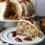 Ein saftiger Butter Pecan Pound Cake auf einem eleganten Teller