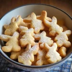 Perfekte Quarkhasen frisch gebacken auf einem Teller.