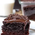 Ultimativer Buttermilch-Schokoladenkuchen mit reichhaltiger Schokolade und Buttermilch