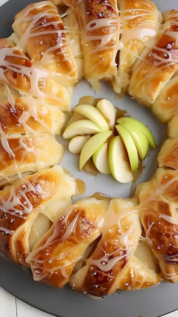 Karamell-Apfel-Cremekäse-Croissant-Ring