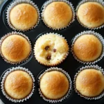 Ultimative Vanille-Muffins auf einem Teller serviert