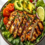 Klassische süße Chipotle Limettentasche mit Hähnchen serviert auf einem Teller