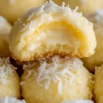 Cremige Limetten-Cheesecake-Kekse mit Kokos, frisch und köstlich angerichtet